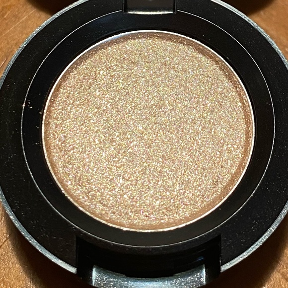 MAC Dazzleshadow Eyeshadow Oh So Gilty - Picture 10 of 17